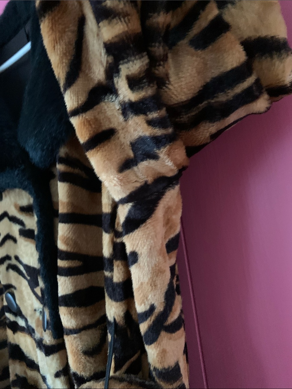 Vintage Faux Fur Tiger-Print Trench Coat with Black Faux Fur Trim 1950s - Picture 9 of 16